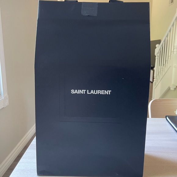 Yves saint Laurent - Picture 6 of 7